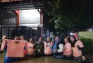 Mak Ganjar Sulsel Terobos Hujan dan Banjir Untuk Salurkan Bantuan kepada Warga - JPNN.com