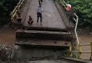 Lihat Itu Penampakan Jembatan Nunpisa Putus akibat Diterjang Banjir - JPNN.com