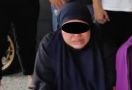 Perempuan Berjilbab Ini Ditangkap Terkait Kaburnya 11 Tahanan di Balikpapan, Apa Perannya? - JPNN.com