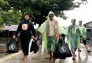 Ganjar Milenial Center di Sulsel Dirikan Posko Bencana & Berbagi Bansos untuk Korban Banjir - JPNN.com