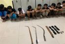 9 Pemuda Ini Diamankan Polisi di Jalanan Bekasi, Lihat Senjata Mereka, Duh! - JPNN.com