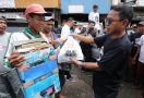 Gardu Ganjar Salurkan Ribuan Paket Sembako ke Pedagang Pasar di Serang - JPNN.com