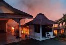 Rumah Dinas Kapolda Papua Ludes Terbakar, Terdengar Teriakan & Ledakan - JPNN.com