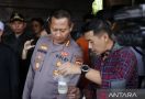 Pabrik Rumahan di Bandung Digerebek Polisi, Garpu Tak Berkutik - JPNN.com