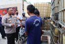 Polres Demak Gulung 3 Pelaku yang Menimbun 1.300 Liter Solar - JPNN.com