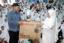 Santri Dukung Ganjar Salurkan Bantuan untuk Majelis Taklim di Samarinda - JPNN.com