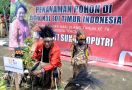 Rayakan HUT ke-76 Megawati, Bung Komar Pimpin Kader PDIP Tanam Pohon di Batas Negara - JPNN.com
