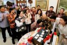 Suasana Perayaan Ultah ke-76 Megawati, Ada Kue Dihiasi Patung Anime Diapit Dwiwarna - JPNN.com