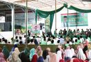 Santrine Abah Ganjar Serahkan Bantuan Al-Qur’an untuk Majelis Taklim di Batanghari - JPNN.com