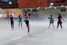 Atlet Muda Tampil Memukau di Indonesia Ice Skating Open 2023 - JPNN.com