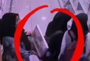 Wanita Berhijab Terekam CCTV Berbuat Terlarang di Mal, Videonya Viral - JPNN.com