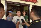 Polisi Sikat Terduga Penjahat Narkoba, Dor Dor, Brak! Puluhan Orang Geruduk Mapolres - JPNN.com