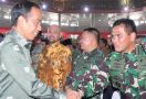 Hadiri Peringatan HPN 2023, KSAL Bersalaman dengan Presiden Jokowi, Lihat - JPNN.com