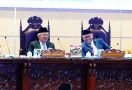 Hadiri Sidang Paripurna, Wagub Mawardi Yahya Dengarkan Pandangan Fraksi Soal 4 Raperda - JPNN.com