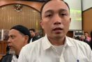 Divonis 13 Tahun Penjara, Bripka Ricky Rizal Bicara di Depan Wartawan - JPNN.com