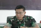Diancam Dibunuh, Prajurit TNI Keroyok 5 Pengunjung Kafe, Babak Belur - JPNN.com