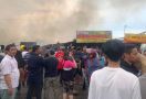 Begini Suasana Memilukan Saat Kebakaran Hebat Melanda Pasar Cik Puan Pekanbaru - JPNN.com