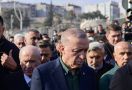 Pemilu di Depan Mata, Presiden Erdogan Tebar Janji Manis di Lokasi Gempa - JPNN.com