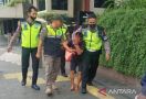 Satpol PP Ditusuk Pedagang Kopi Keliling di Bundaran HI - JPNN.com