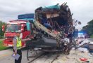 Detik-detik Mengerikan Kecelakaan Maut di Tol Cipali, Ini Identitas 5 Orang Tewas - JPNN.com