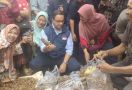 Anies Baswedan Menyerap Aspirasi Pedagang Pasar Natar Lampung - JPNN.com