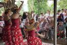 Relawan Puan Menggelar Pentas Seni Tarian Dayak hingga Baksos di Kalsel - JPNN.com