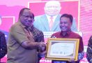 Selamat, Sekda Sumedang Raih Penghargaan Digital Leadership Government Award dari Kemendagri - JPNN.com