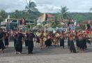 Pembalap WSBK Batal Naik Jaran Kamput saat Karnaval Festival Budaya di Mandalika - JPNN.com