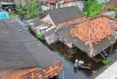 Banjir di Wilayah Bekasi Ini Tak Pernah Surut, Bau Menyengat dan Penyakit Kulit Sudah Biasa - JPNN.com
