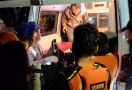 Hilang Terseret Ombak di Pantai Manalusu Garut, Wisatawan Ditemukan Sudah Meninggal Dunia - JPNN.com
