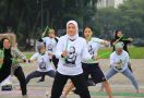 Senam Bareng Ibu-ibu di Lapangan Banteng, Menaker Ida Fauziyah Sampaikan Info Penting - JPNN.com