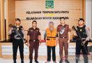 Diduga Korupsi Dana Desa, Mantan Kades di Nagan Raya Dijebloskan ke Tahanan - JPNN.com