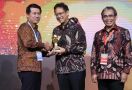 Kualitas Kesehatan Masyarakat Klungkung Meningkat, Bupati Suwirta Raih Penghargaan - JPNN.com