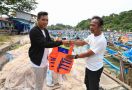 Komunitas Nelayan Pesisir Dukung Ganjar Bagikan Alat Keselamatan di Garut - JPNN.com