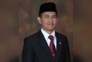 Mantan Ketua KY Jaja Ahmad Jayus Dibacok, Mengalami Luka di Bagian Leher - JPNN.com