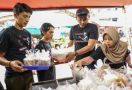 Ganjar Muda Padjajaran Bagikan Takjil kepada Warga & Pedagang di Kota Bekasi - JPNN.com