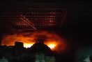 Pabrik Plastik di Bekasi Terbakar, Sudah 12 Jam Belum Padam - JPNN.com