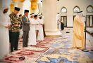 Jokowi dan Ganjar Tarawih Bareng di Masjid Syekh Al Zayed - JPNN.com