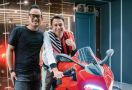 Raffi Ahmad Dapat Hadiah Motor Impian dari Gilang Juragan 99, Harganya Wow Banget - JPNN.com