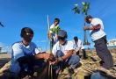 Nelayan Pesisir Dukung Ganjar Ajak Warga Pesawaran Menanam Mangrove - JPNN.com