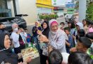 Keluarga SMAN 8 Jakarta Menyenangkan Anak-anak TBM Bukit Duri Bercerita, Begini Caranya, Keren - JPNN.com