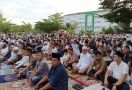 Masyarakat Pekanbaru Salat Id di Umri, Nikmatnya Kemenangan - JPNN.com