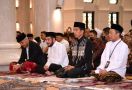 Jokowi dan Ganjar Salat Id 1 Saf, Dipisahkan Ketua MK, Lihat - JPNN.com