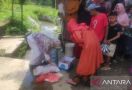Mayat Bayi Perempuan Dibuang di Selokan - JPNN.com
