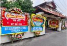 Peringati HUT Ke-5 KRPI, Rumah Rieke Dibanjiri Karangan Bunga dari Sejumlah Tokoh - JPNN.com