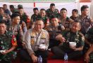 Saat Pasukan Polri dan TNI Halalbihalal dan Bakti Kesehatan di Riau, Lihat Soliditas Mereka - JPNN.com