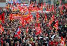 Rusuh Hari Buruh: 540 Orang Ditangkap, Ratusan Polisi Terluka - JPNN.com