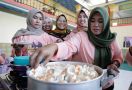 Mak Ganjar Jabar Ajak Warga Ciptakan Peluang Usaha Lewat Pelatihan Membuat Dimsum - JPNN.com