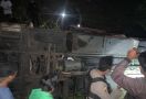 Bus Bermuatan 30 Santri Masuk Jurang, Banyak Korban - JPNN.com