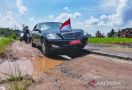 Heboh Jalan Rusak di Lampung, Irwan Fecho Kritik Kebijakan Jokowi soal Pembangunan Tol - JPNN.com